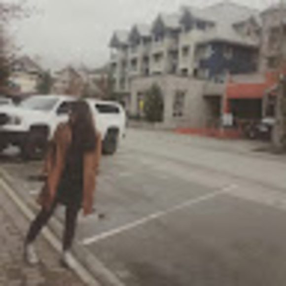 Meet your Posher, Laila - Picture 1 of 1